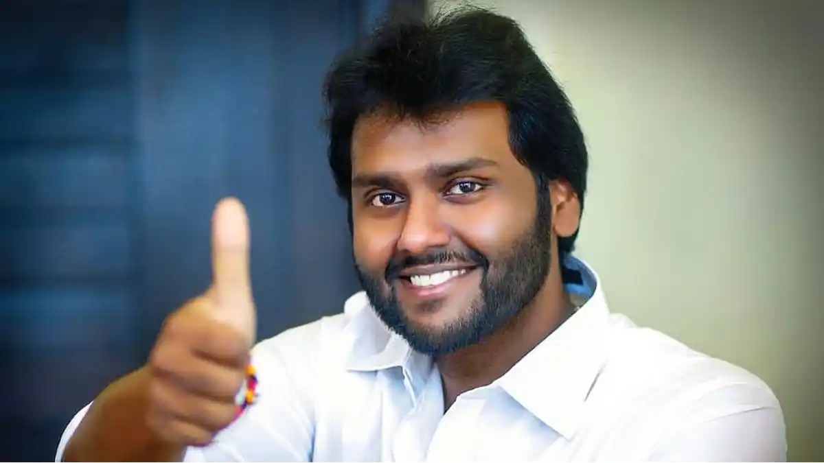 ரூ.19.70 கோடி அசையும் சொத்து… அதிர்ச்சியூட்டும் கடன் விவரம்! விருதுநகர் கேப்டன் மகன் விஜய பிரபாகரன் குறித்து வெளியான தகவல்